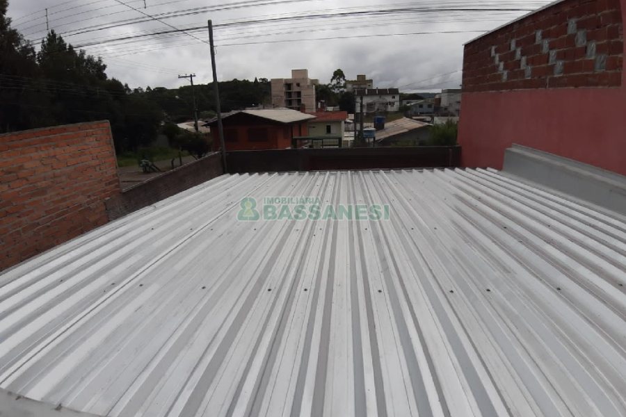 Casa com 70m², 2 dormitórios, 2 vagas, no bairro Cidade Nova em Caxias do Sul para Comprar