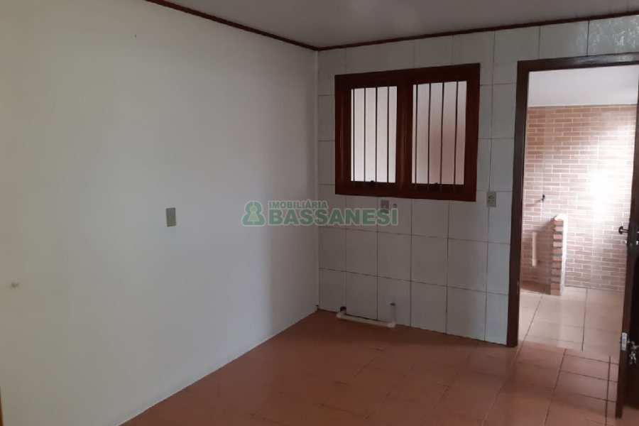 Casa com 70m², 2 dormitórios, 2 vagas, no bairro Cidade Nova em Caxias do Sul para Comprar