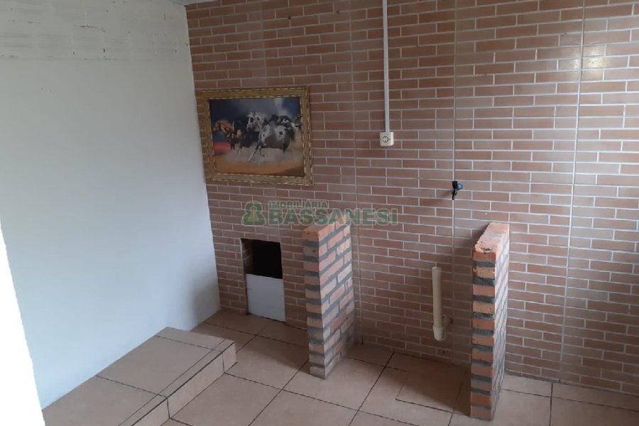 Casa com 70m², 2 dormitórios, 2 vagas, no bairro Cidade Nova em Caxias do Sul para Comprar