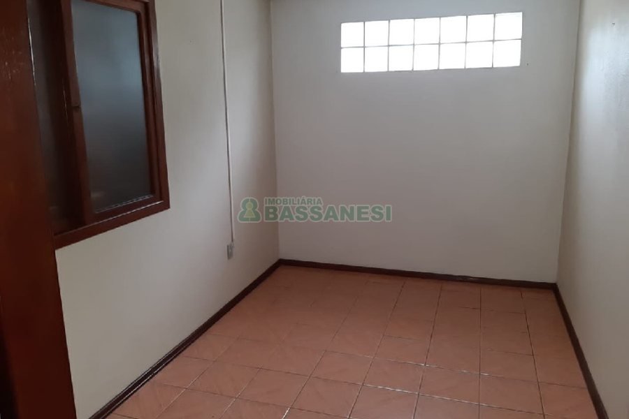Casa com 70m², 2 dormitórios, 2 vagas, no bairro Cidade Nova em Caxias do Sul para Comprar