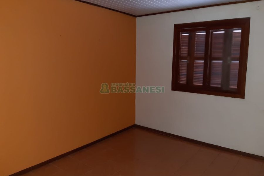 Casa com 70m², 2 dormitórios, 2 vagas, no bairro Cidade Nova em Caxias do Sul para Comprar