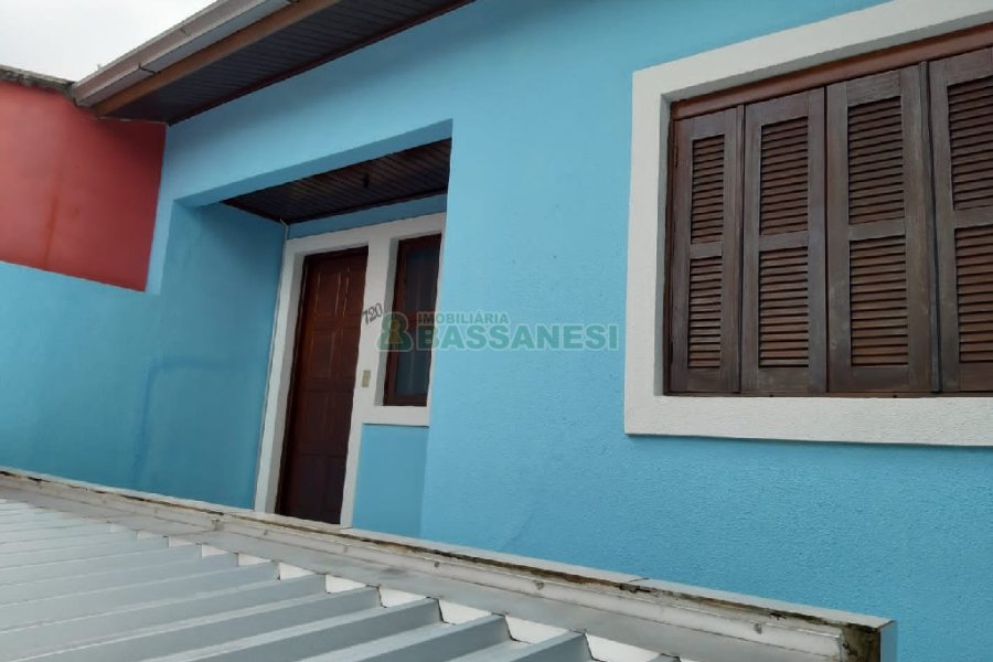 Casa com 70m², 2 dormitórios, 2 vagas, no bairro Cidade Nova em Caxias do Sul para Comprar