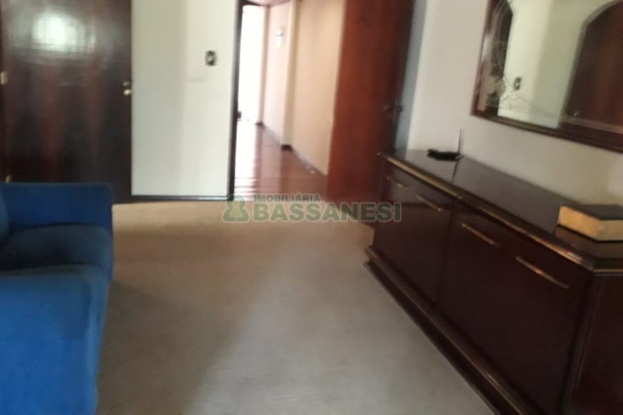 Casa com 200m², 3 dormitórios, 1 vaga, no bairro Sagrada Família em Caxias do Sul para Comprar
