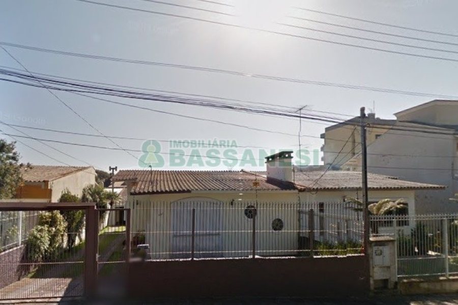 Casa com 200m², 3 dormitórios, 1 vaga, no bairro Sagrada Família em Caxias do Sul para Comprar