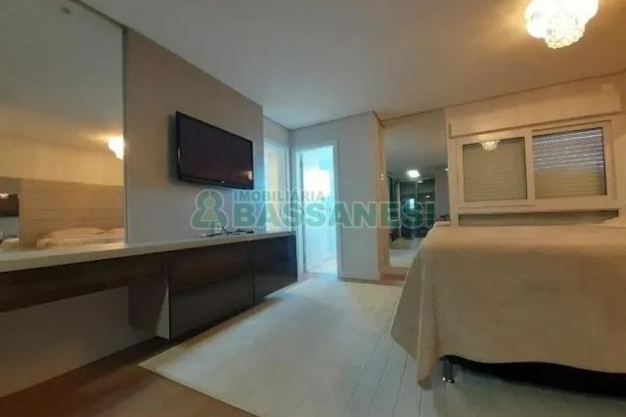 Apto Mobiliado com 167m², 3 dormitórios, 3 vagas, no bairro Universitário em Caxias do Sul para Comprar