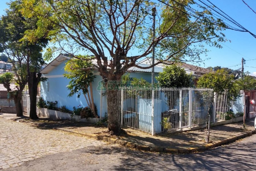 Casa com 75m², 4 dormitórios, 3 vagas, no bairro Santa Catarina em Caxias do Sul para Comprar