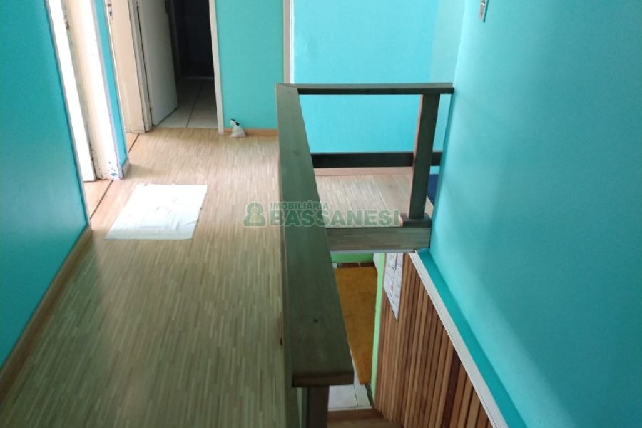 Casa com 75m², 4 dormitórios, 3 vagas, no bairro Santa Catarina em Caxias do Sul para Comprar