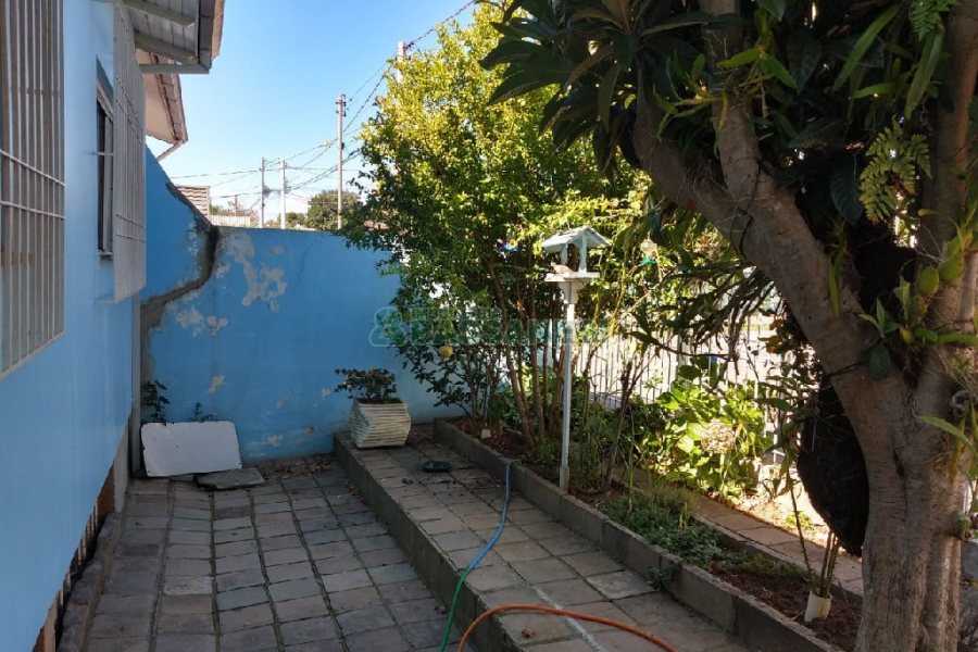 Casa com 75m², 4 dormitórios, 3 vagas, no bairro Santa Catarina em Caxias do Sul para Comprar