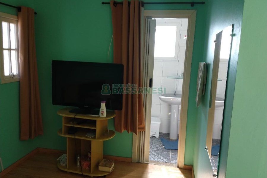 Casa com 75m², 4 dormitórios, 3 vagas, no bairro Santa Catarina em Caxias do Sul para Comprar