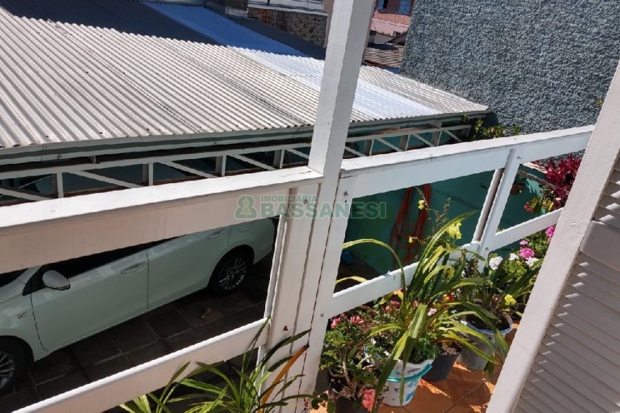 Casa com 75m², 4 dormitórios, 3 vagas, no bairro Santa Catarina em Caxias do Sul para Comprar