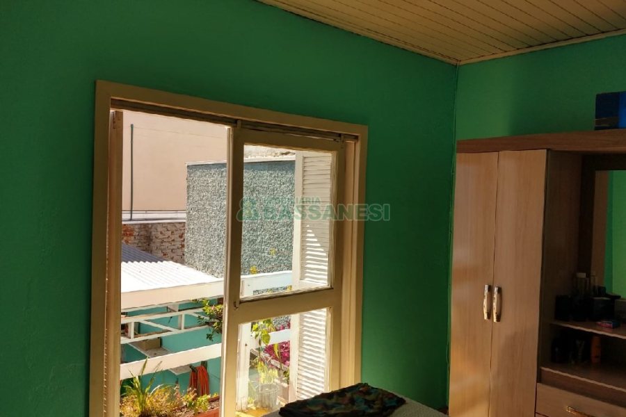 Casa com 75m², 4 dormitórios, 3 vagas, no bairro Santa Catarina em Caxias do Sul para Comprar