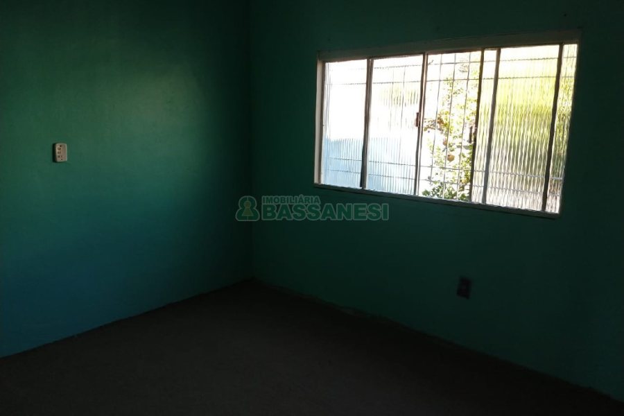 Casa com 75m², 4 dormitórios, 3 vagas, no bairro Santa Catarina em Caxias do Sul para Comprar