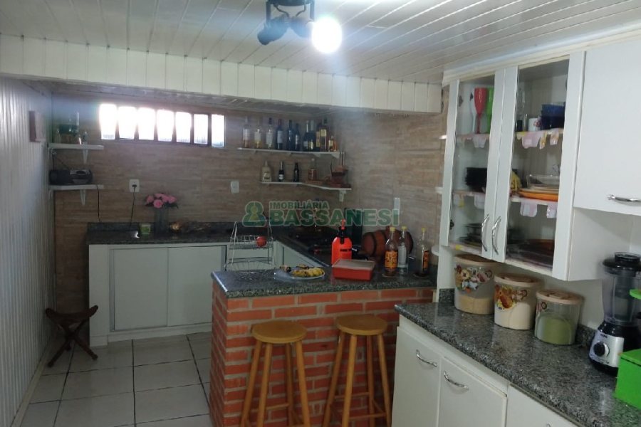 Casa com 75m², 4 dormitórios, 3 vagas, no bairro Santa Catarina em Caxias do Sul para Comprar