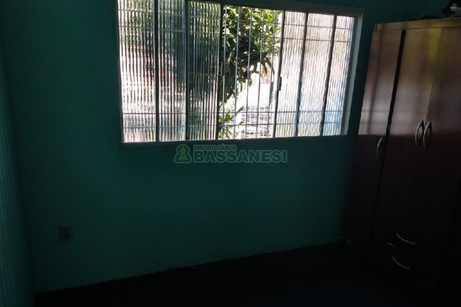 Casa com 75m², 4 dormitórios, 3 vagas, no bairro Santa Catarina em Caxias do Sul para Comprar