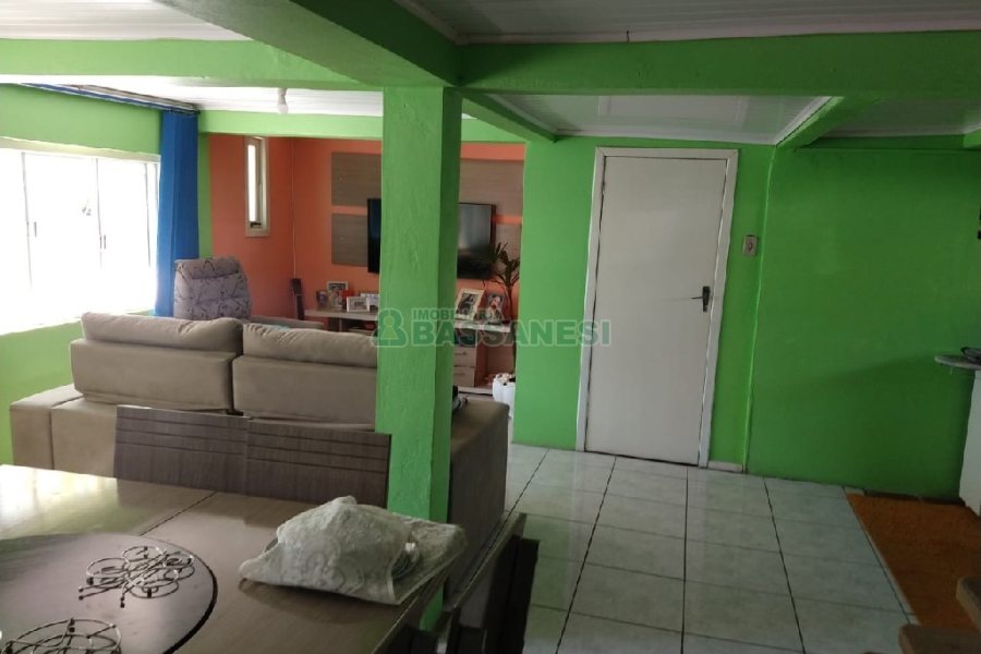 Casa com 75m², 4 dormitórios, 3 vagas, no bairro Santa Catarina em Caxias do Sul para Comprar