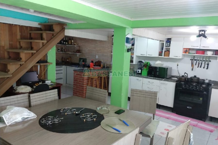 Casa com 75m², 4 dormitórios, 3 vagas, no bairro Santa Catarina em Caxias do Sul para Comprar