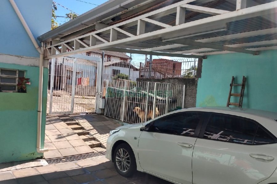 Casa com 75m², 4 dormitórios, 3 vagas, no bairro Santa Catarina em Caxias do Sul para Comprar