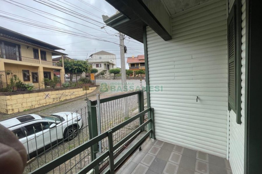 Casa com 200m², 5 dormitórios, 2 vagas, no bairro Rio Branco em Caxias do Sul para Comprar
