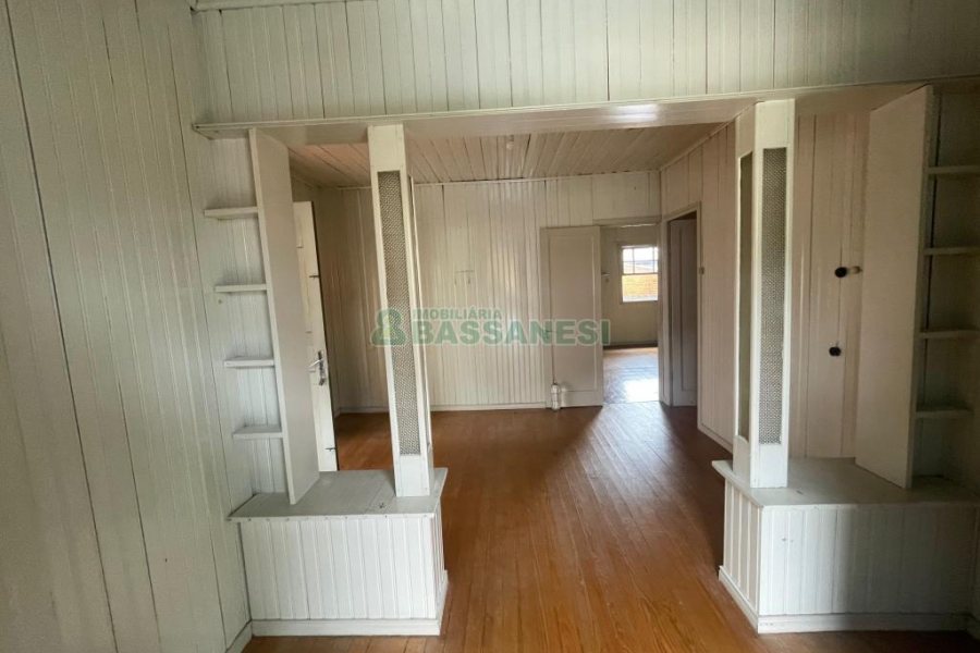 Casa com 200m², 5 dormitórios, 2 vagas, no bairro Rio Branco em Caxias do Sul para Comprar