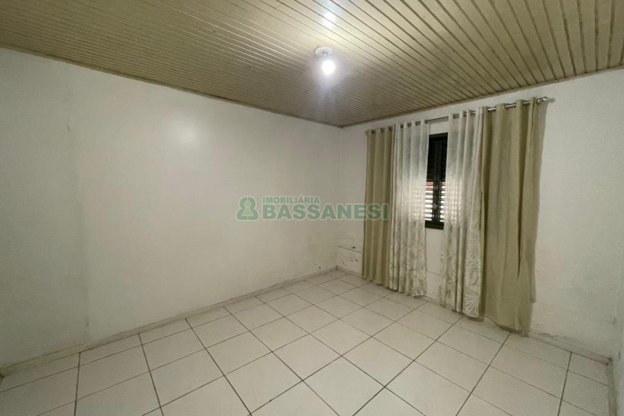 Casa com 200m², 5 dormitórios, 2 vagas, no bairro Rio Branco em Caxias do Sul para Comprar