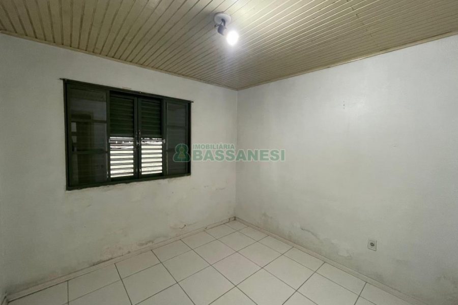 Casa com 200m², 5 dormitórios, 2 vagas, no bairro Rio Branco em Caxias do Sul para Comprar
