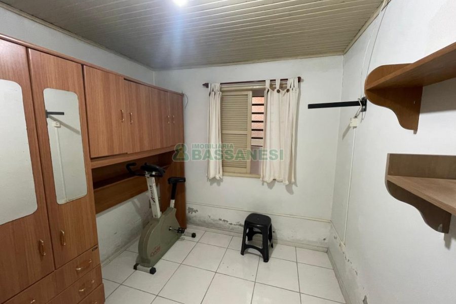 Casa com 200m², 5 dormitórios, 2 vagas, no bairro Rio Branco em Caxias do Sul para Comprar