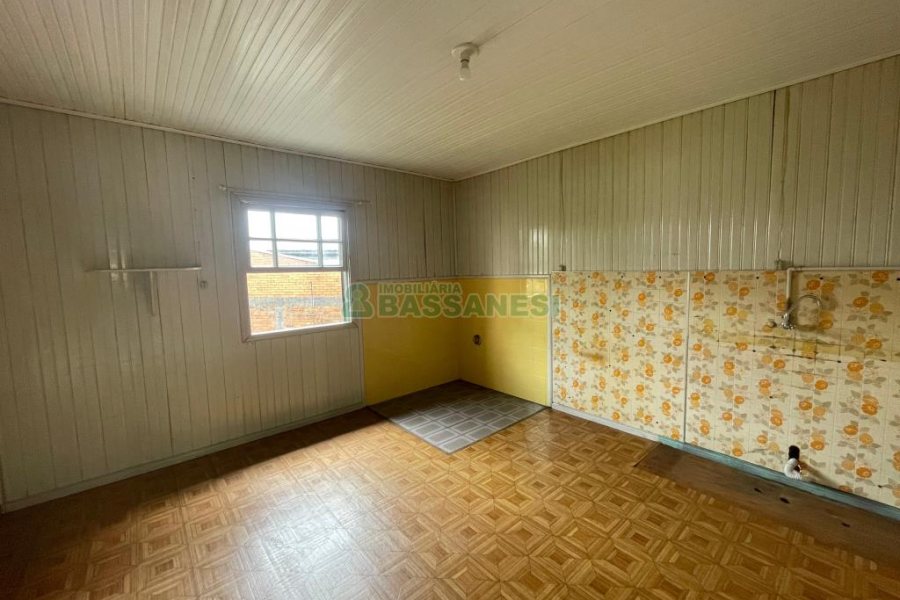 Casa com 200m², 5 dormitórios, 2 vagas, no bairro Rio Branco em Caxias do Sul para Comprar