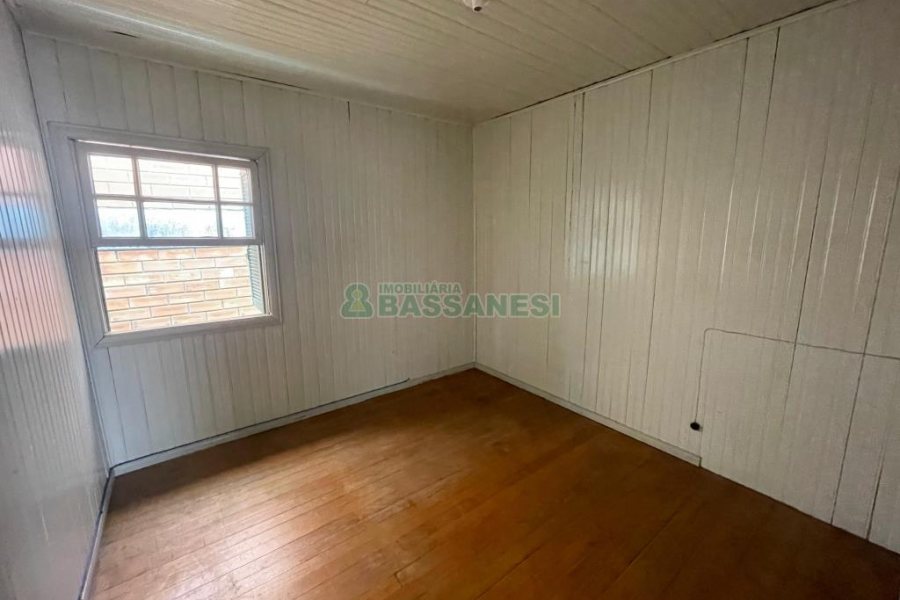 Casa com 200m², 5 dormitórios, 2 vagas, no bairro Rio Branco em Caxias do Sul para Comprar
