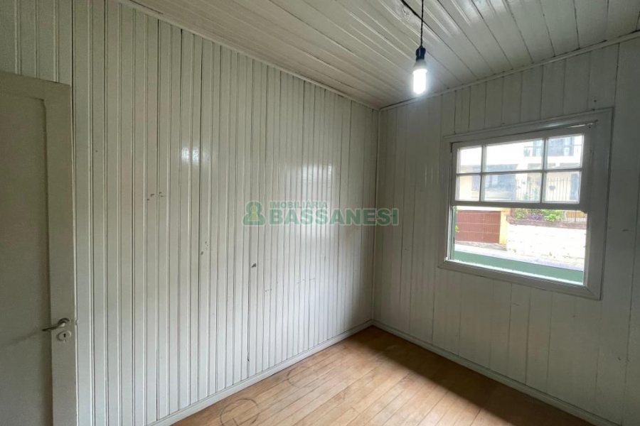 Casa com 200m², 5 dormitórios, 2 vagas, no bairro Rio Branco em Caxias do Sul para Comprar