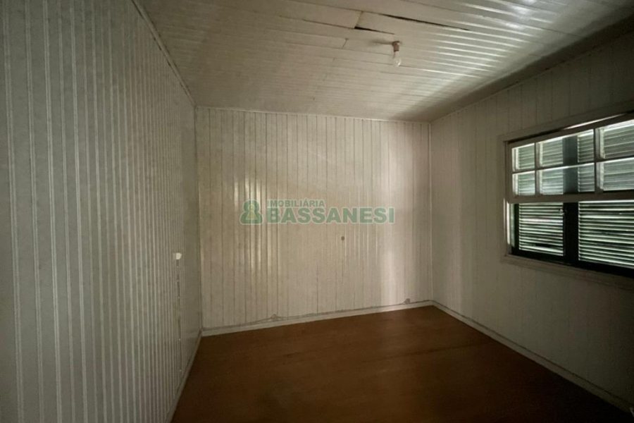 Casa com 200m², 5 dormitórios, 2 vagas, no bairro Rio Branco em Caxias do Sul para Comprar