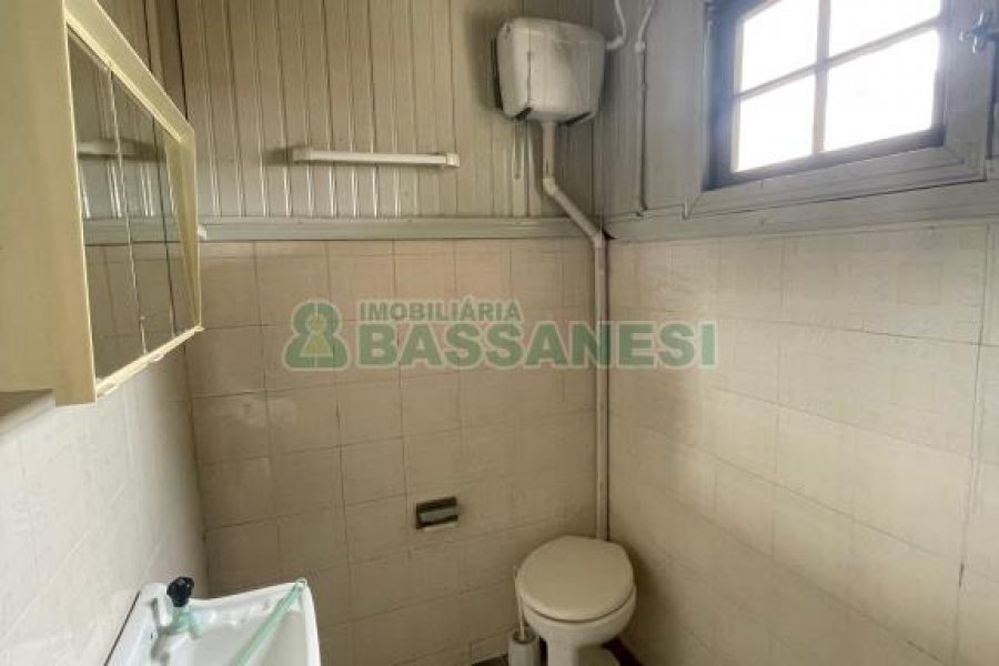 Casa com 200m², 5 dormitórios, 2 vagas, no bairro Rio Branco em Caxias do Sul para Comprar