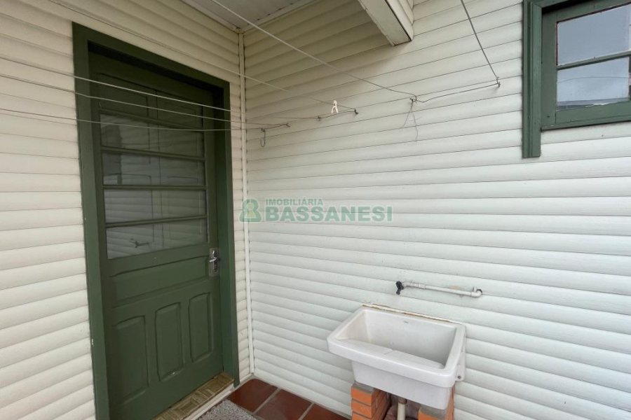 Casa com 200m², 5 dormitórios, 2 vagas, no bairro Rio Branco em Caxias do Sul para Comprar