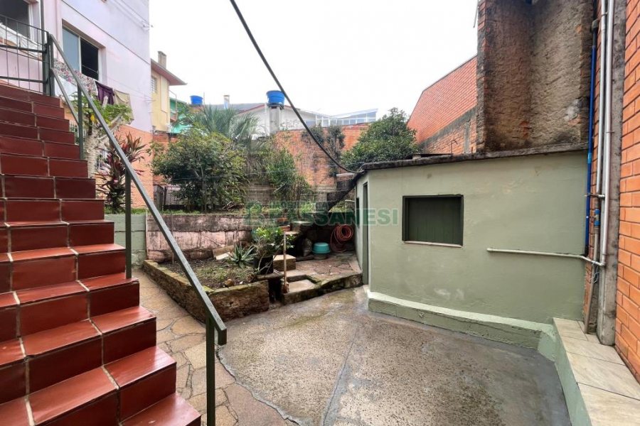 Casa com 200m², 5 dormitórios, 2 vagas, no bairro Rio Branco em Caxias do Sul para Comprar