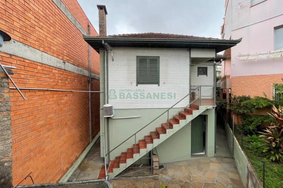 Casa com 200m², 5 dormitórios, 2 vagas, no bairro Rio Branco em Caxias do Sul para Comprar