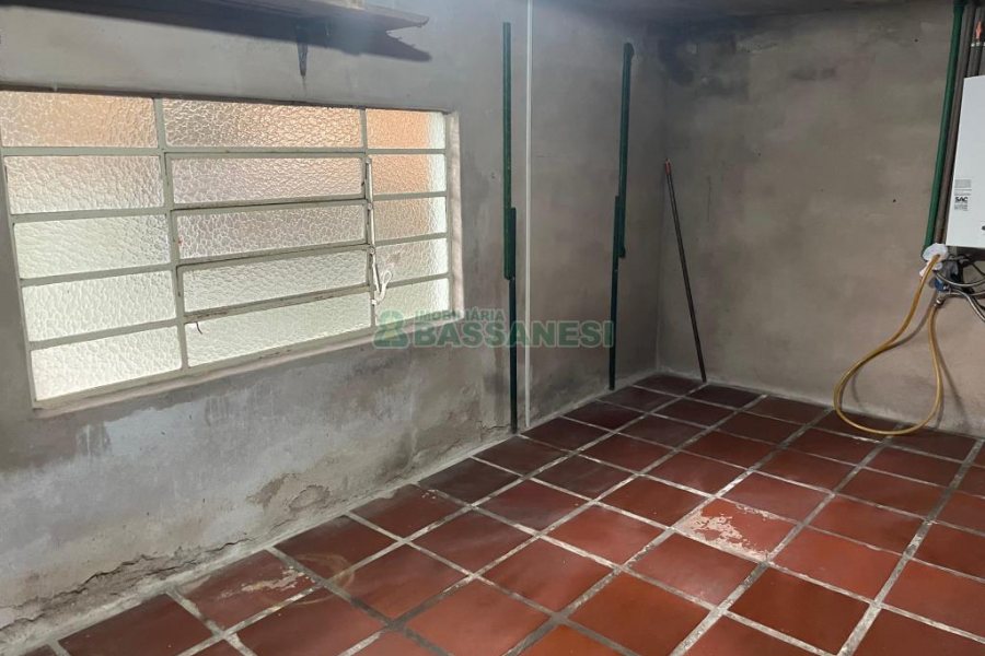 Casa com 200m², 5 dormitórios, 2 vagas, no bairro Rio Branco em Caxias do Sul para Comprar