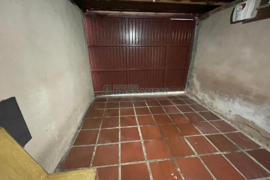 Casa com 200m², 5 dormitórios, 2 vagas, no bairro Rio Branco em Caxias do Sul para Comprar