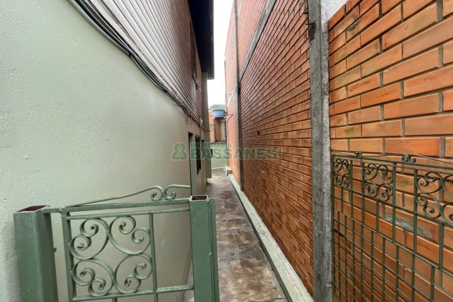 Casa com 200m², 5 dormitórios, 2 vagas, no bairro Rio Branco em Caxias do Sul para Comprar