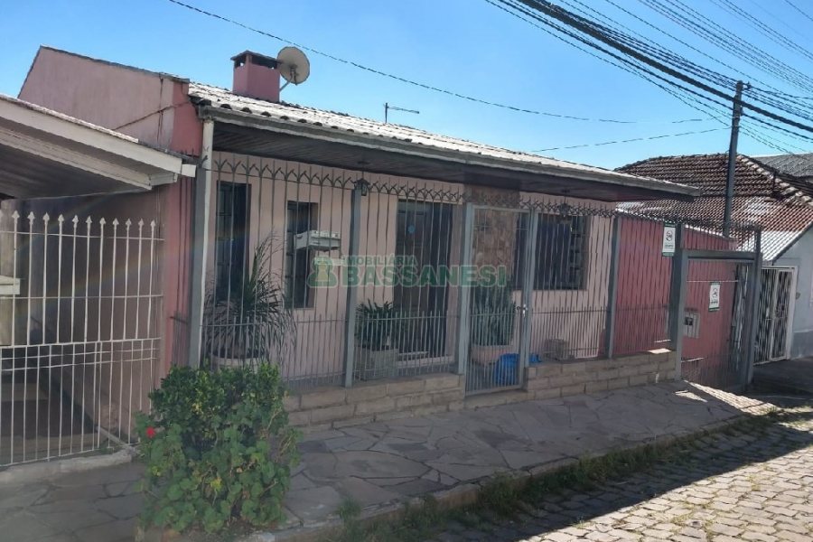 Casa com 209m², 4 dormitórios, 3 vagas, no bairro Marechal Floriano em Caxias do Sul para Comprar
