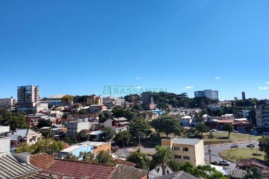 Casa com 209m², 4 dormitórios, 3 vagas, no bairro Marechal Floriano em Caxias do Sul para Comprar