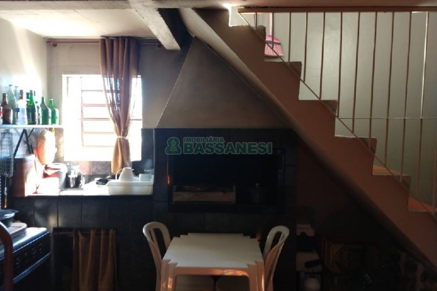 Casa com 209m², 4 dormitórios, 3 vagas, no bairro Marechal Floriano em Caxias do Sul para Comprar