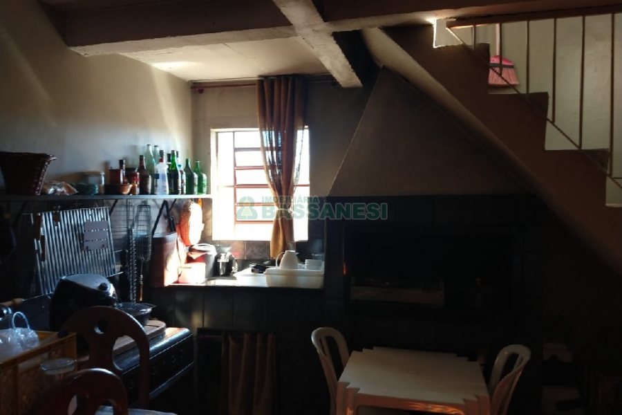 Casa com 209m², 4 dormitórios, 3 vagas, no bairro Marechal Floriano em Caxias do Sul para Comprar