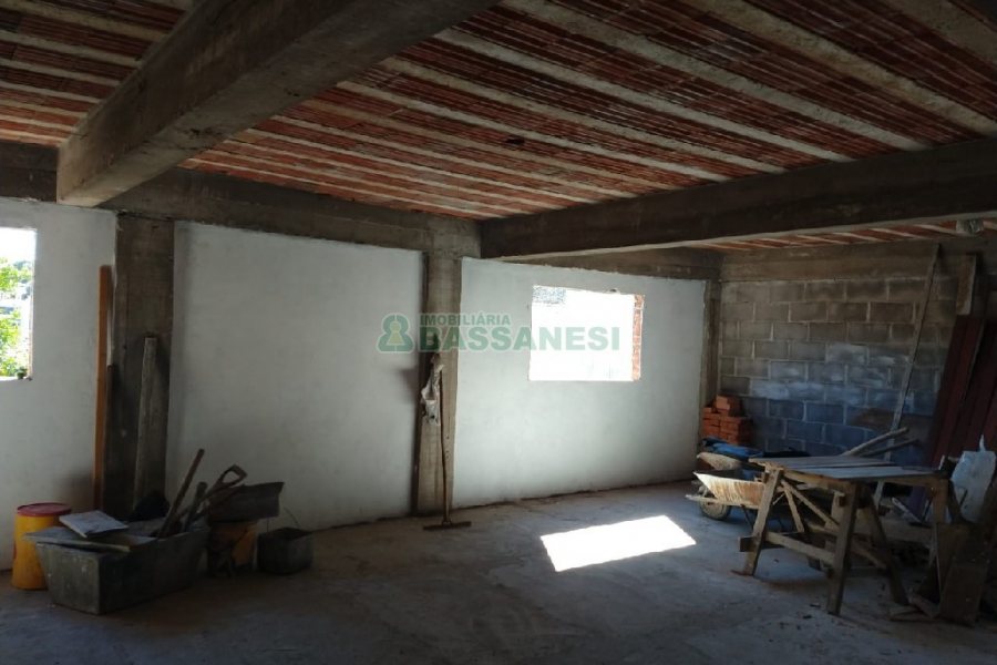 Casa com 209m², 4 dormitórios, 3 vagas, no bairro Marechal Floriano em Caxias do Sul para Comprar