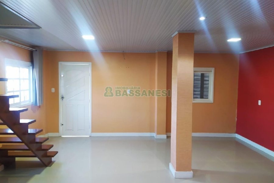 Casa com 113m², 3 dormitórios, 2 vagas, no bairro Planalto em Caxias do Sul para Comprar