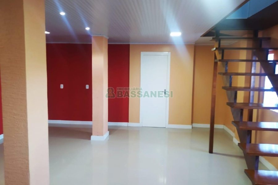 Casa com 113m², 3 dormitórios, 2 vagas, no bairro Planalto em Caxias do Sul para Comprar