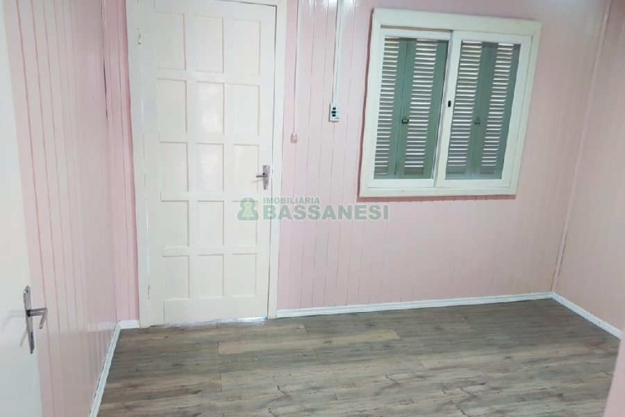 Casa com 113m², 3 dormitórios, 2 vagas, no bairro Planalto em Caxias do Sul para Comprar