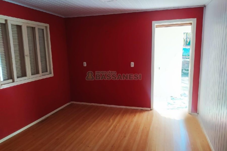 Casa com 113m², 3 dormitórios, 2 vagas, no bairro Planalto em Caxias do Sul para Comprar