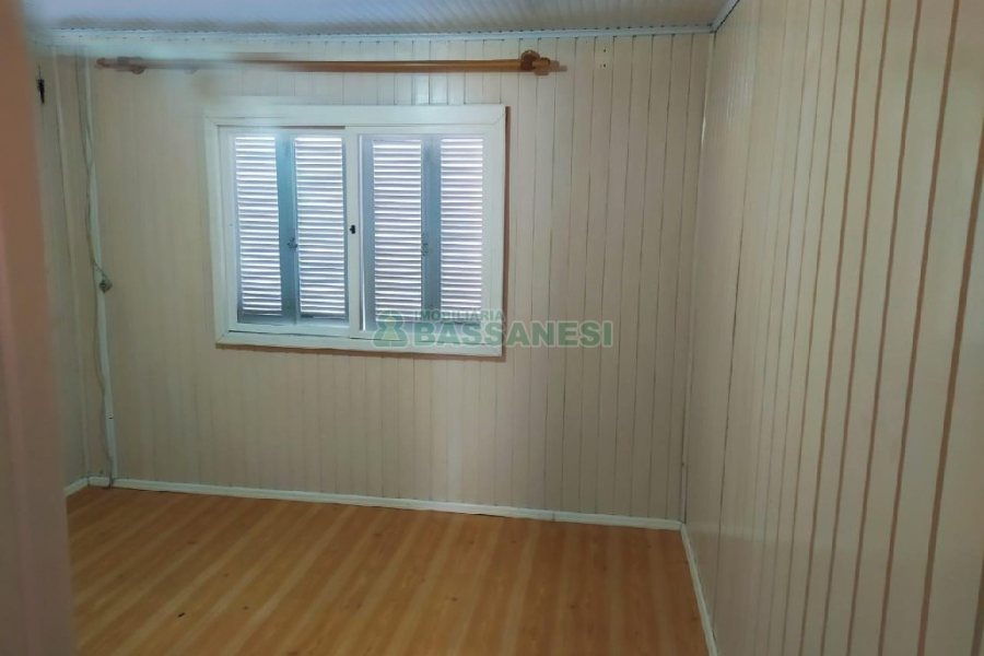 Casa com 113m², 3 dormitórios, 2 vagas, no bairro Planalto em Caxias do Sul para Comprar