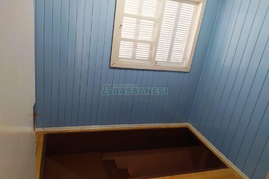 Casa com 113m², 3 dormitórios, 2 vagas, no bairro Planalto em Caxias do Sul para Comprar