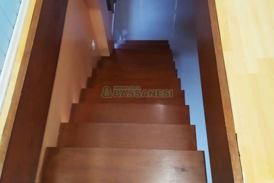 Casa com 113m², 3 dormitórios, 2 vagas, no bairro Planalto em Caxias do Sul para Comprar