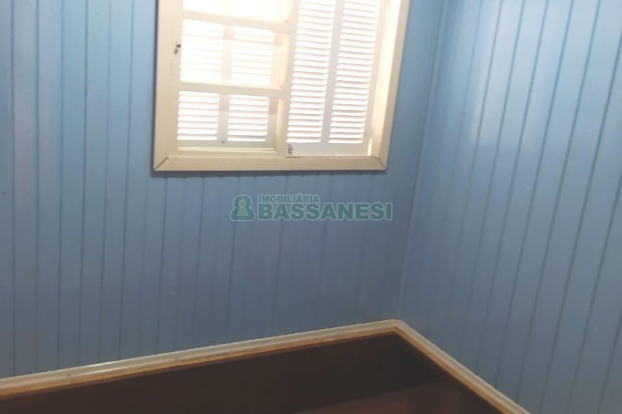 Casa com 113m², 3 dormitórios, 2 vagas, no bairro Planalto em Caxias do Sul para Comprar